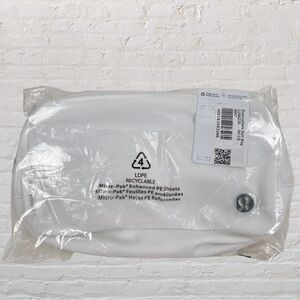 NWT Lululemon Everywhere Belt Bag (1L) - White